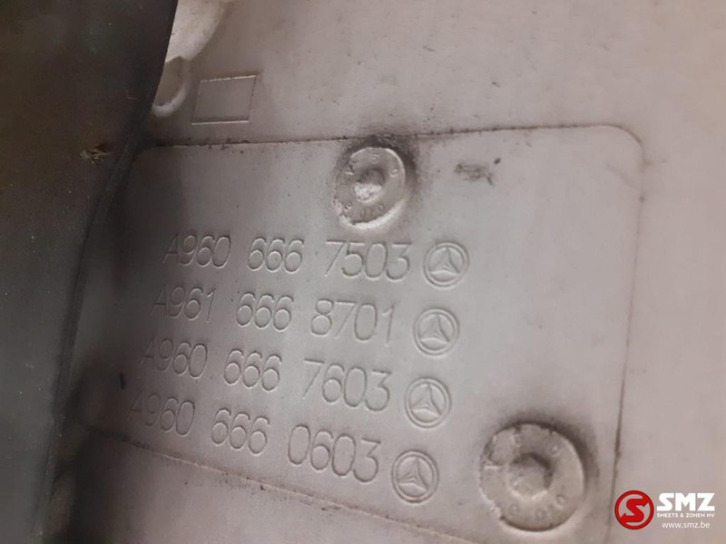 Mercedes-Benz Occ opstapbak rechts Mercedes - Cabina e interior para Camión: foto 2 Mercedes-Benz Occ opstapbak rechts Mercedes - Cabina e interior para Camión: foto 2