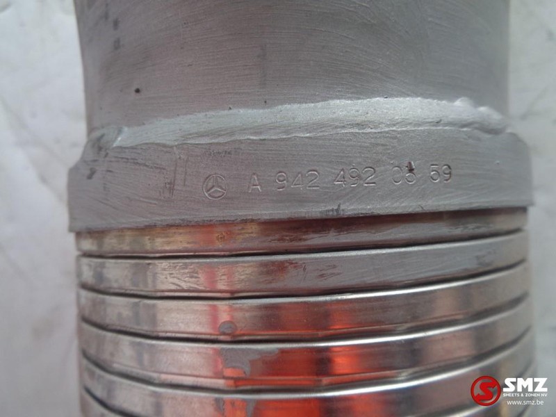 Mercedes-Benz Occ uitlaatpijp a9424920559 - Tubo de escape para Camión: foto 2 Mercedes-Benz Occ uitlaatpijp a9424920559 - Tubo de escape para Camión: foto 2