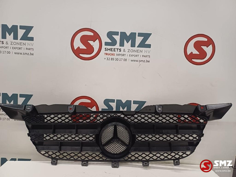 Mercedes-Benz Radiator grille mercedes - Parrilla para Camión: foto 2 Mercedes-Benz Radiator grille mercedes - Parrilla para Camión: foto 2