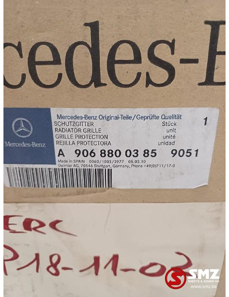 Mercedes-Benz Radiator grille mercedes - Parrilla para Camión: foto 4 Mercedes-Benz Radiator grille mercedes - Parrilla para Camión: foto 4