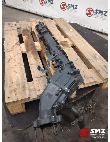 Renault Occ inlaatspruitstuk Renault - Motor y piezas para Camión: foto 3 Renault Occ inlaatspruitstuk Renault - Motor y piezas para Camión: foto 3