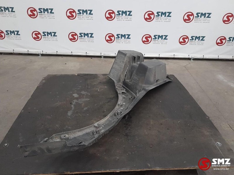 Renault Occ treeplankbehuizing rechts Renault T 82223396 - Puerta y piezas para Camión: foto 4 Renault Occ treeplankbehuizing rechts Renault T 82223396 - Puerta y piezas para Camión: foto 4