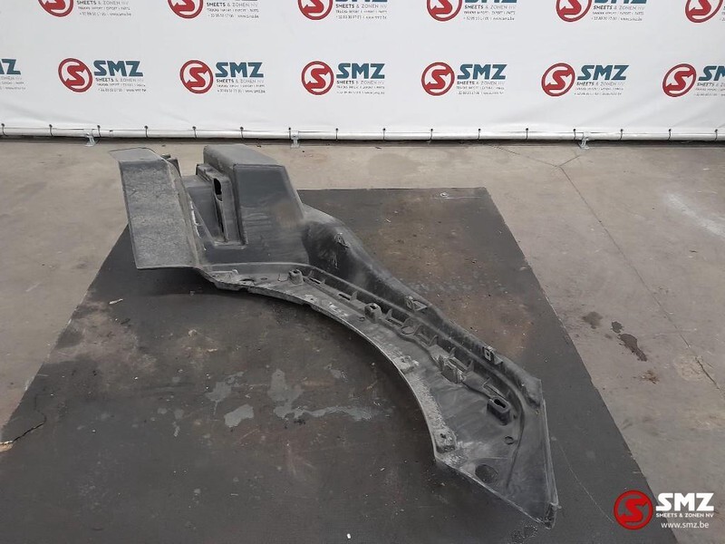 Renault Occ treeplankbehuizing rechts Renault T 82223396 - Puerta y piezas para Camión: foto 2 Renault Occ treeplankbehuizing rechts Renault T 82223396 - Puerta y piezas para Camión: foto 2