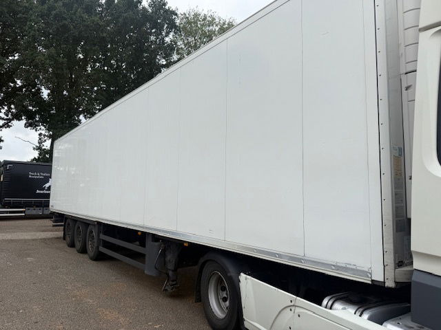 Schmitz Cargobull Vector 1550 liftas - Semirremolque frigorífico: foto 4 Schmitz Cargobull Vector 1550 liftas - Semirremolque frigorífico: foto 4