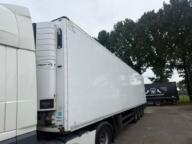Schmitz Cargobull Vector 1550 liftas - Semirremolque frigorífico: foto 1 Schmitz Cargobull Vector 1550 liftas - Semirremolque frigorífico: foto 1