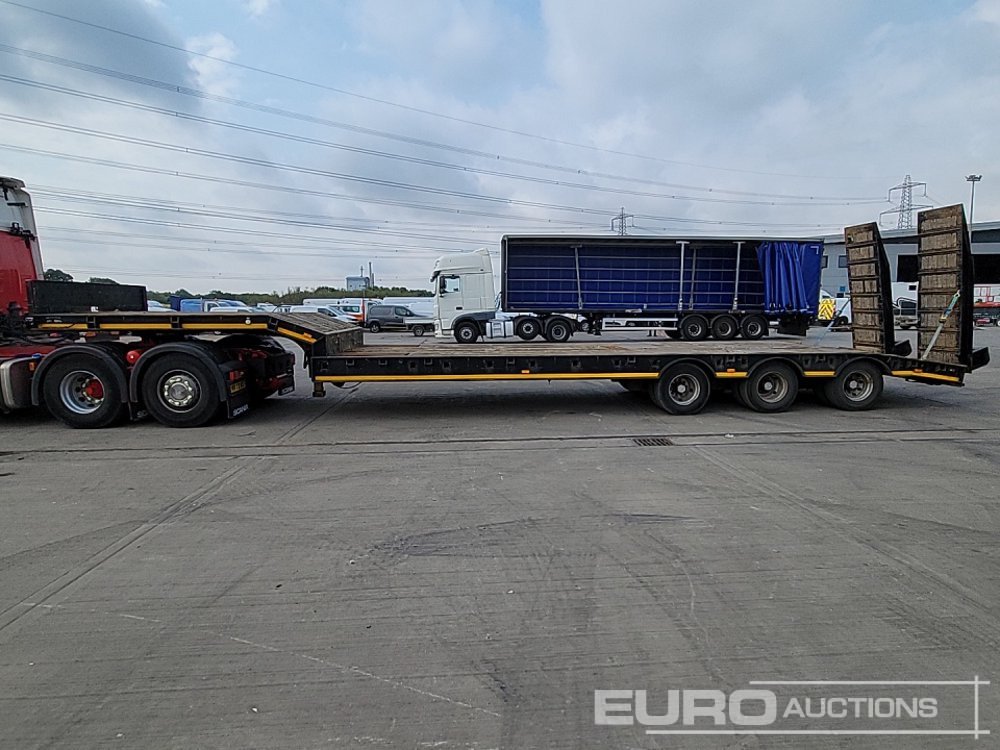 2001 Dennison Trailers Tri Axle Step Frame Low Loader, Hydraulic Ramps, Out Riggers - Semirremolque góndola rebajadas: foto 2 2001 Dennison Trailers Tri Axle Step Frame Low Loader, Hydraulic Ramps, Out Riggers - Semirremolque góndola rebajadas: foto 2