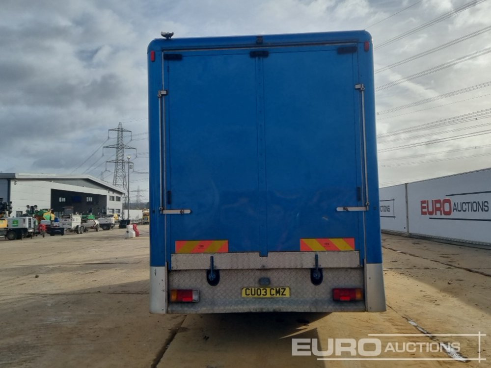 2003 Iveco Tector - Camión transporte de ganado: foto 4 2003 Iveco Tector - Camión transporte de ganado: foto 4