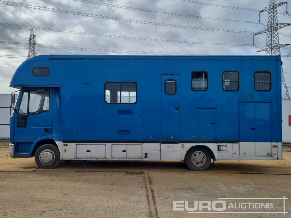 2003 Iveco Tector - Camión transporte de ganado: foto 2 2003 Iveco Tector - Camión transporte de ganado: foto 2