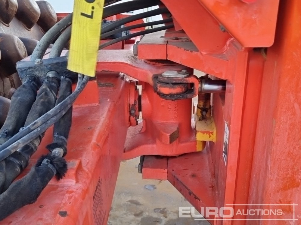 Rodillo 2011 CAT CP533E: foto 17