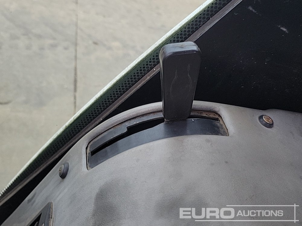 Barredora vial 2011 Johnston 4x2 Road Sweeper, Reverse Camera, Automatic Gearbox: foto 28 Barredora vial 2011 Johnston 4x2 Road Sweeper, Reverse Camera, Automatic Gearbox: foto 28