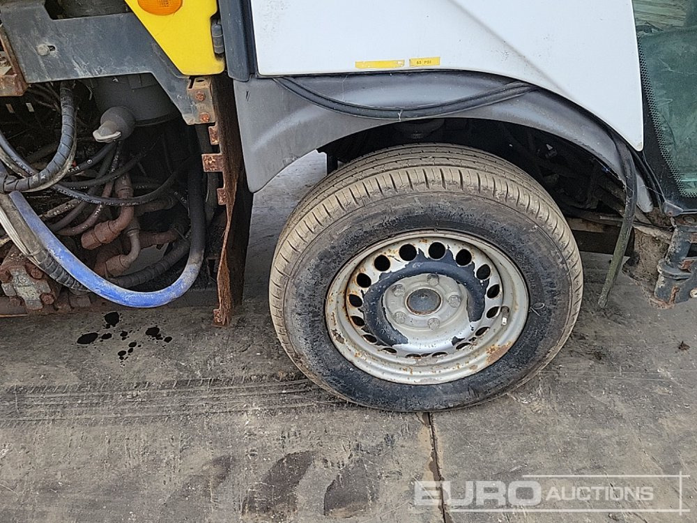 Barredora vial 2011 Johnston 4x2 Road Sweeper, Reverse Camera, Automatic Gearbox: foto 12 Barredora vial 2011 Johnston 4x2 Road Sweeper, Reverse Camera, Automatic Gearbox: foto 12