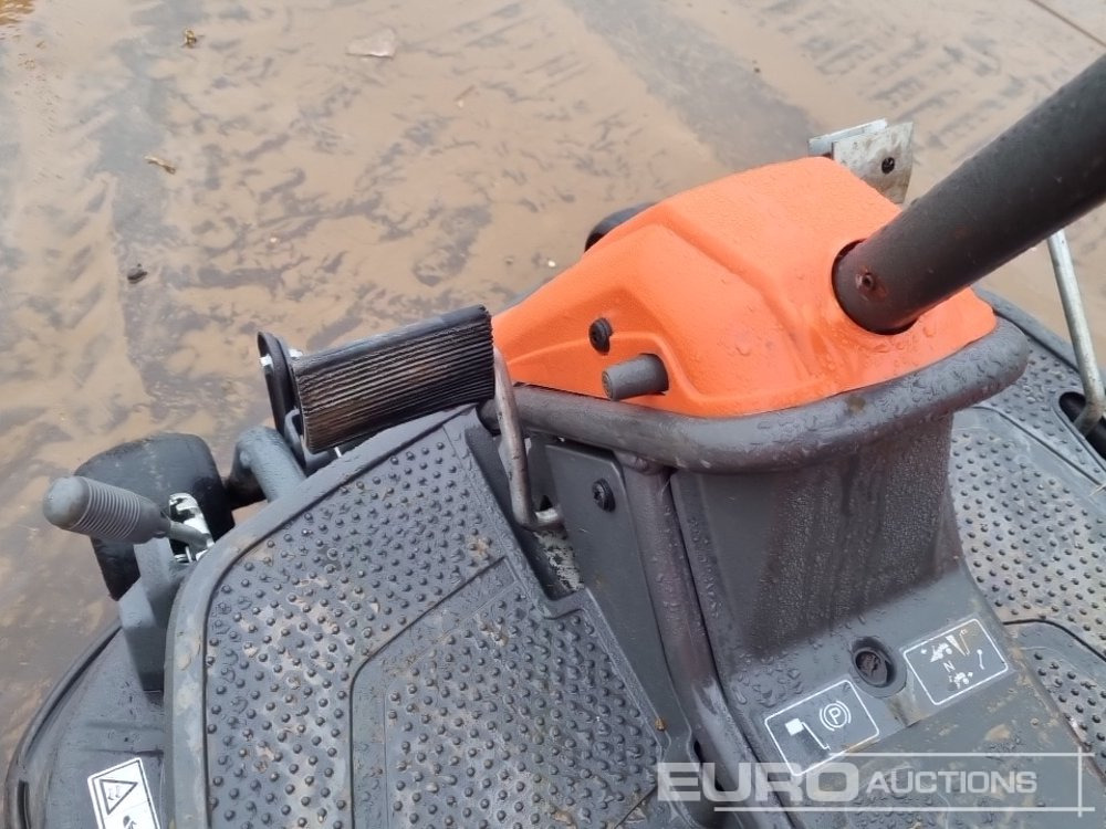 Cortacésped 2013 Husqvarna R111B: foto 22