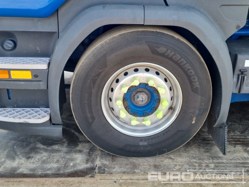 Camión caja abierta para transporte de equipos pesados 2016 Scania R490: foto 9