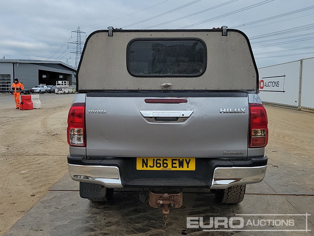2016 Toyota Hilux Invincible - Pick-up: foto 4 2016 Toyota Hilux Invincible - Pick-up: foto 4