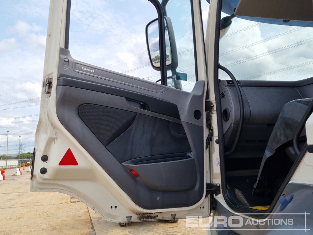 Camión chasis DAF CF370: foto 23