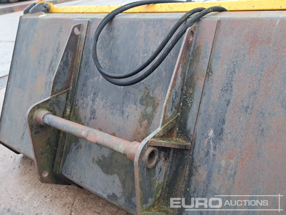 Equipo de manutención 90" Loading Bucket/Sweeper to suit ManitouTelehandler: foto 10
