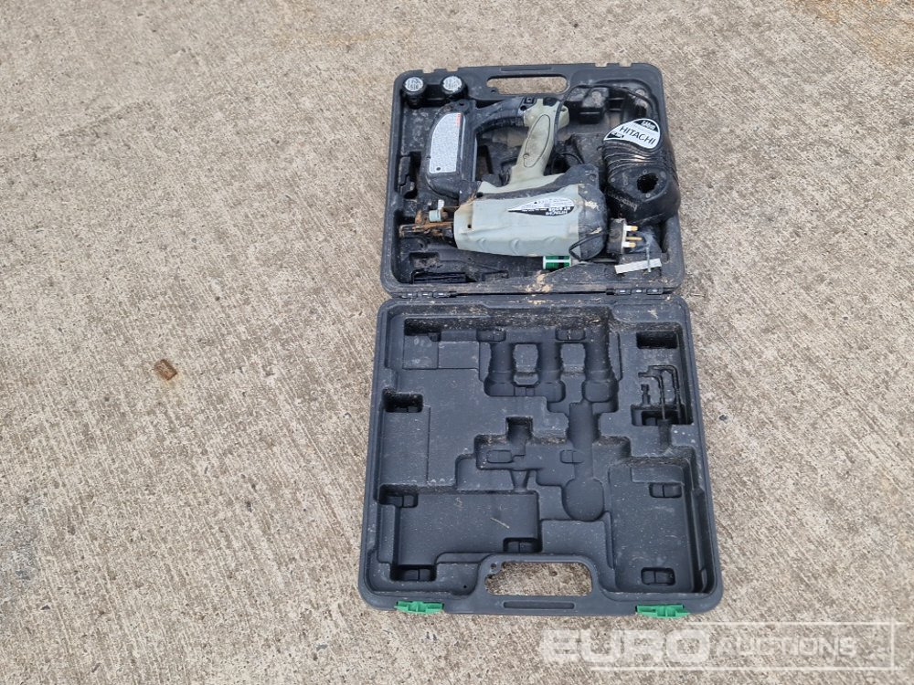 Hitachi NT65GS 3.6 Volt Cordless Nailer, 3 Batterys, Charger - Equipo de construcción: foto 4 Hitachi NT65GS 3.6 Volt Cordless Nailer, 3 Batterys, Charger - Equipo de construcción: foto 4