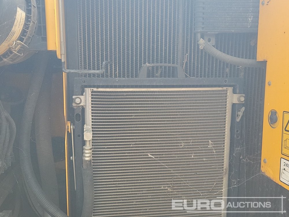 Excavadora de cadenas JCB JS145 LC: foto 30