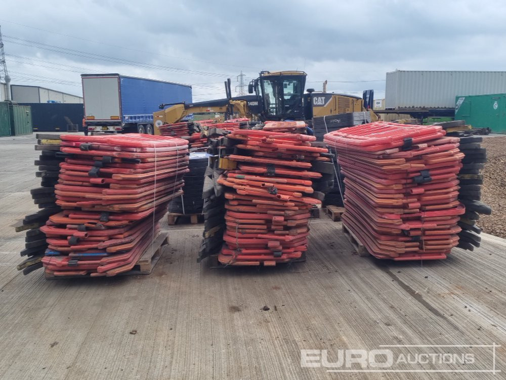 Pallet of Plastic Safety Barriers (5 of) Pallet of Road Signs (3 of) - Equipo de construcción: foto 4 Pallet of Plastic Safety Barriers (5 of) Pallet of Road Signs (3 of) - Equipo de construcción: foto 4