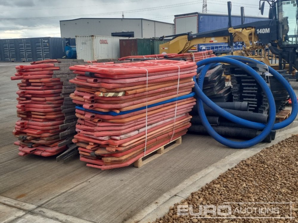 Pallet of Plastic Safety Barriers (5 of) Pallet of Road Signs (3 of) - Equipo de construcción: foto 5 Pallet of Plastic Safety Barriers (5 of) Pallet of Road Signs (3 of) - Equipo de construcción: foto 5