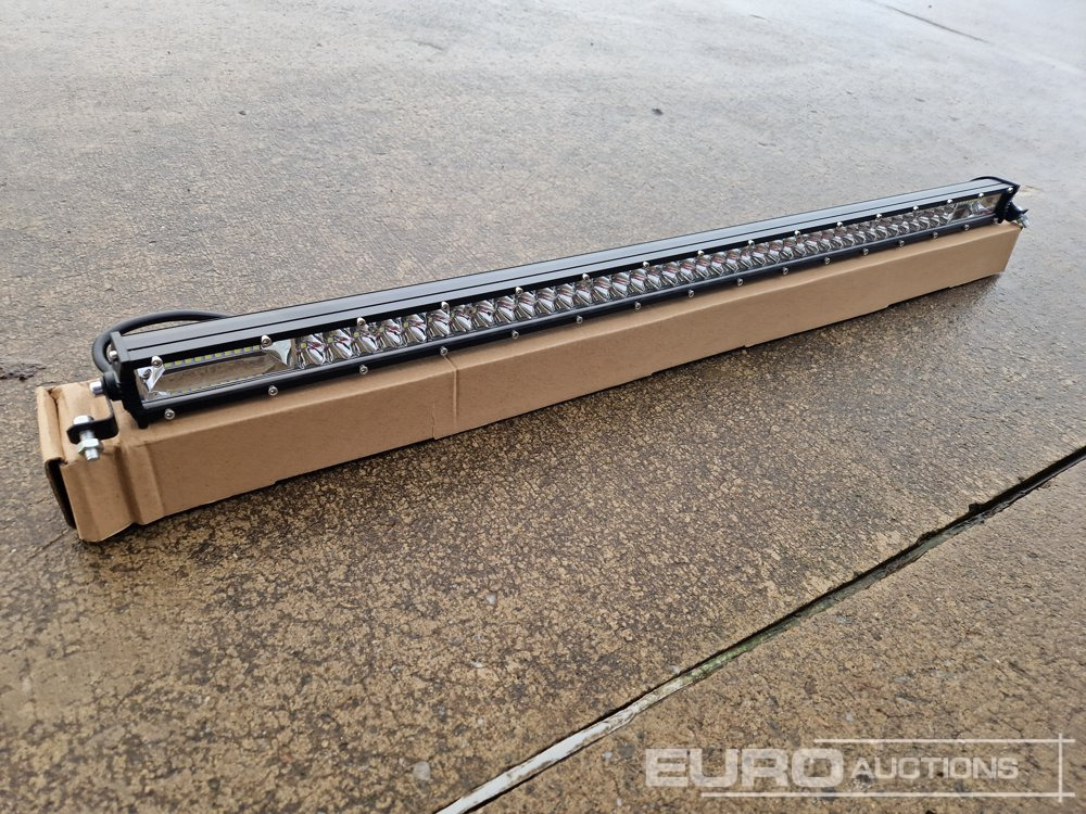 Unused 32" 300W Combo Beam LED Light Bar, Mounting Brackets, IP68 Waterproof - Equipo de construcción: foto 4 Unused 32" 300W Combo Beam LED Light Bar, Mounting Brackets, IP68 Waterproof - Equipo de construcción: foto 4