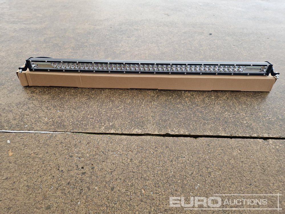 Unused 32" 300W Combo Beam LED Light Bar, Mounting Brackets, IP68 Waterproof - Equipo de construcción: foto 5 Unused 32" 300W Combo Beam LED Light Bar, Mounting Brackets, IP68 Waterproof - Equipo de construcción: foto 5