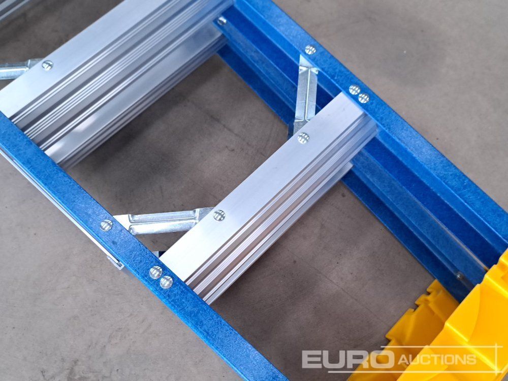 Unused 4 Thread Fibreglass Step Ladder - Equipo de taller: foto 3 Unused 4 Thread Fibreglass Step Ladder - Equipo de taller: foto 3