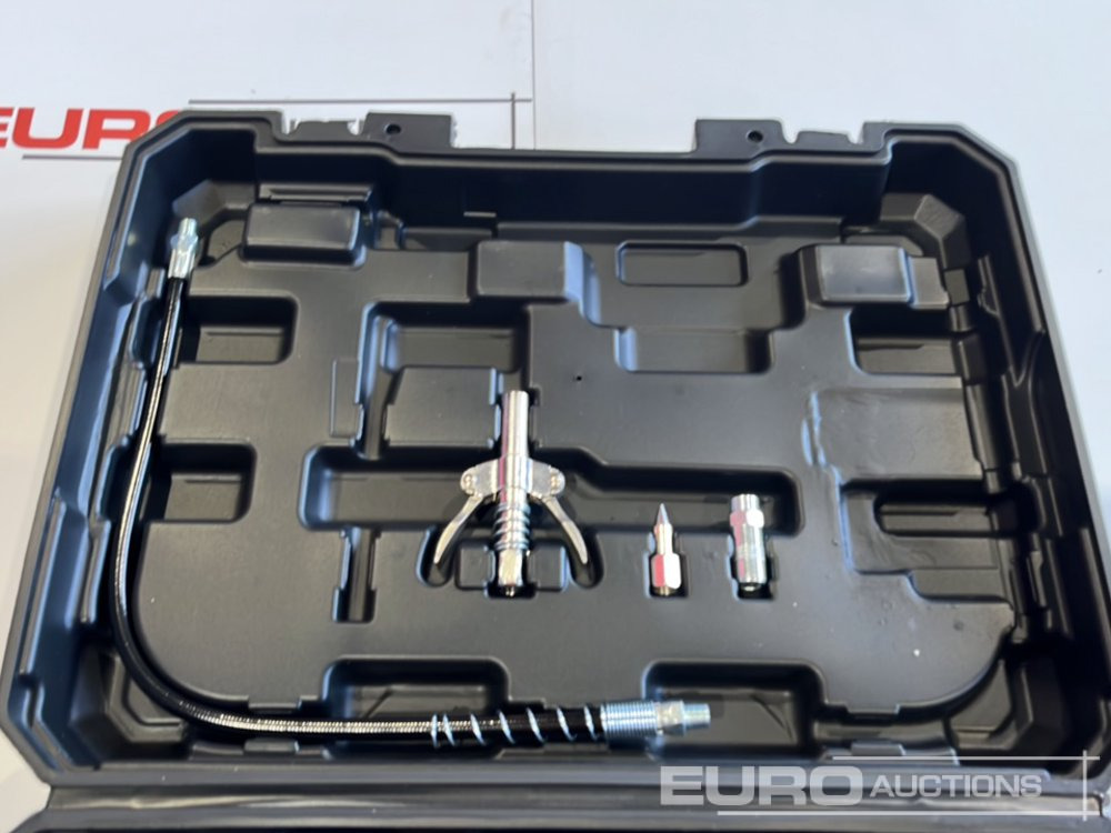 Unused Boss 21 Volt Lithium Battery Cordless Grease Gun, 2 Batteries, Charger, Case, Shoulder Strap, Extension Pieces and Fittings - Equipo de construcción: foto 4 Unused Boss 21 Volt Lithium Battery Cordless Grease Gun, 2 Batteries, Charger, Case, Shoulder Strap, Extension Pieces and Fittings - Equipo de construcción: foto 4