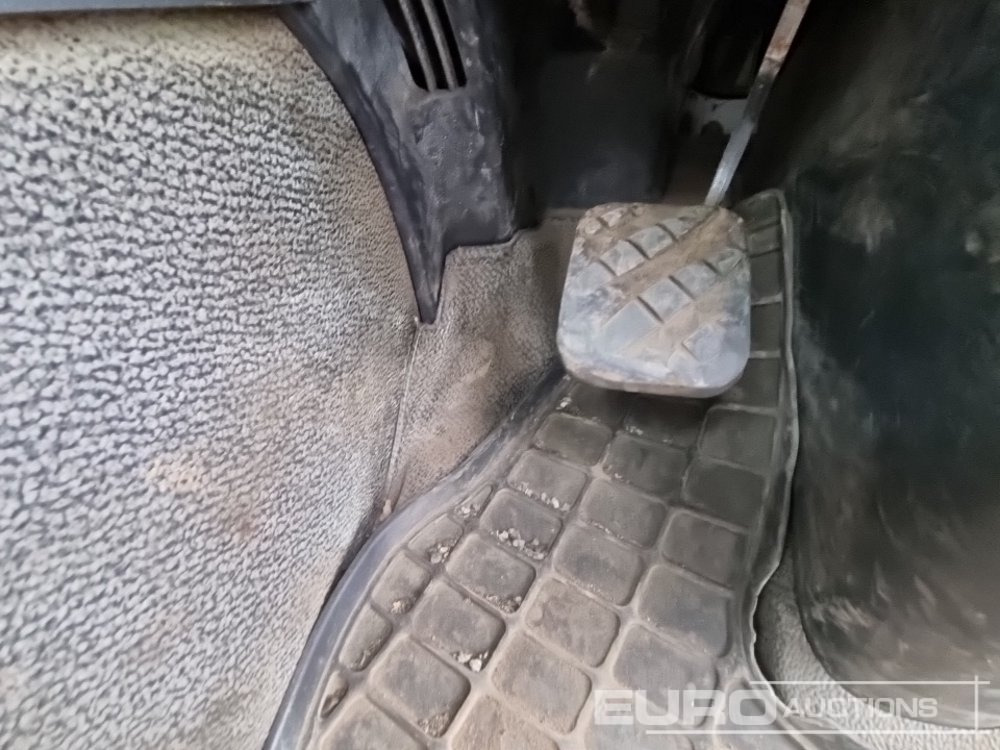 Camión cisterna Volvo FL290: foto 32