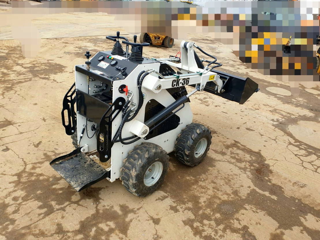 Diversen CK-36 - Minicargadora: foto 4 Diversen CK-36 - Minicargadora: foto 4