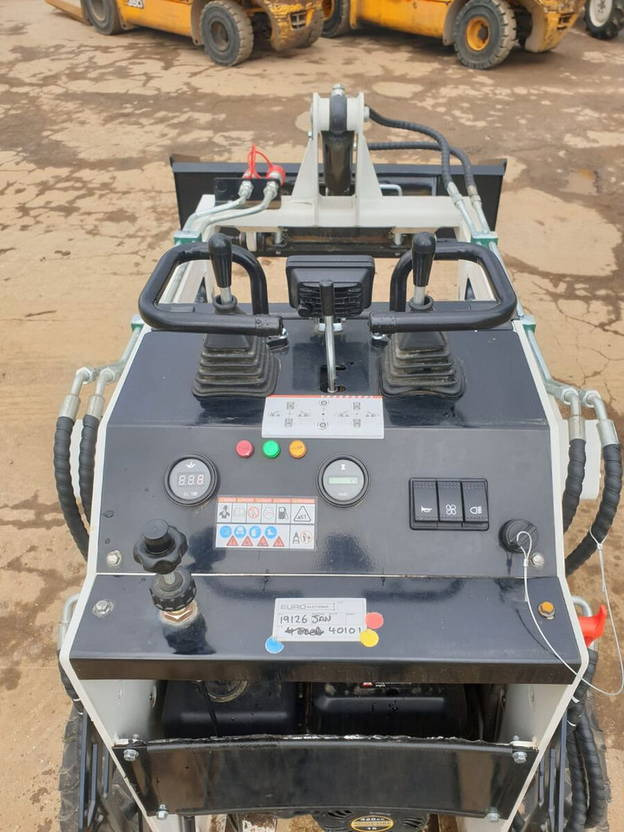 Diversen CK-36 - Minicargadora: foto 3 Diversen CK-36 - Minicargadora: foto 3