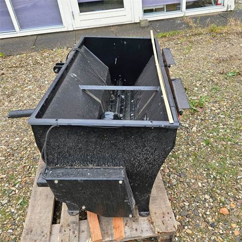 ABC Unknown - Esparcidor de sal: foto 1 ABC Unknown - Esparcidor de sal: foto 1