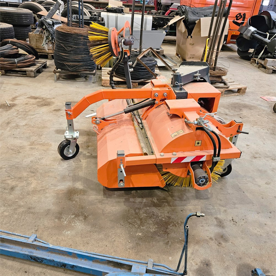 BM ZML120 - Barredora cucharón: foto 1 BM ZML120 - Barredora cucharón: foto 1