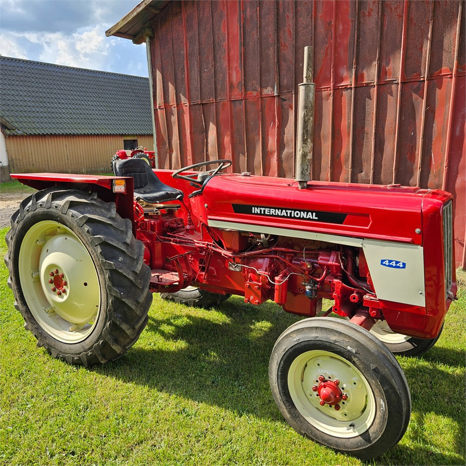 IH 444 - Tractor: foto 1 IH 444 - Tractor: foto 1