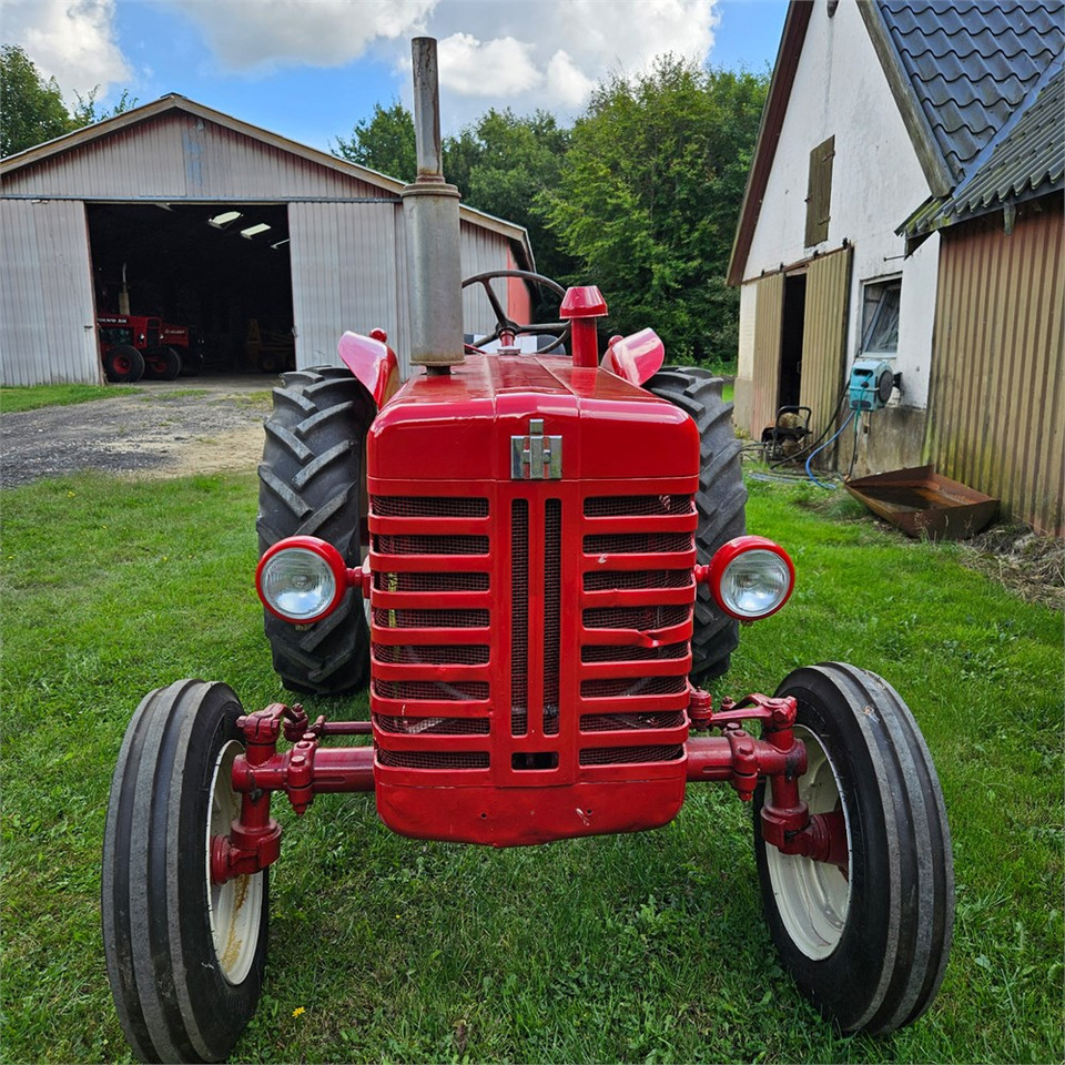 IH B-275 - Tractor: foto 2 IH B-275 - Tractor: foto 2