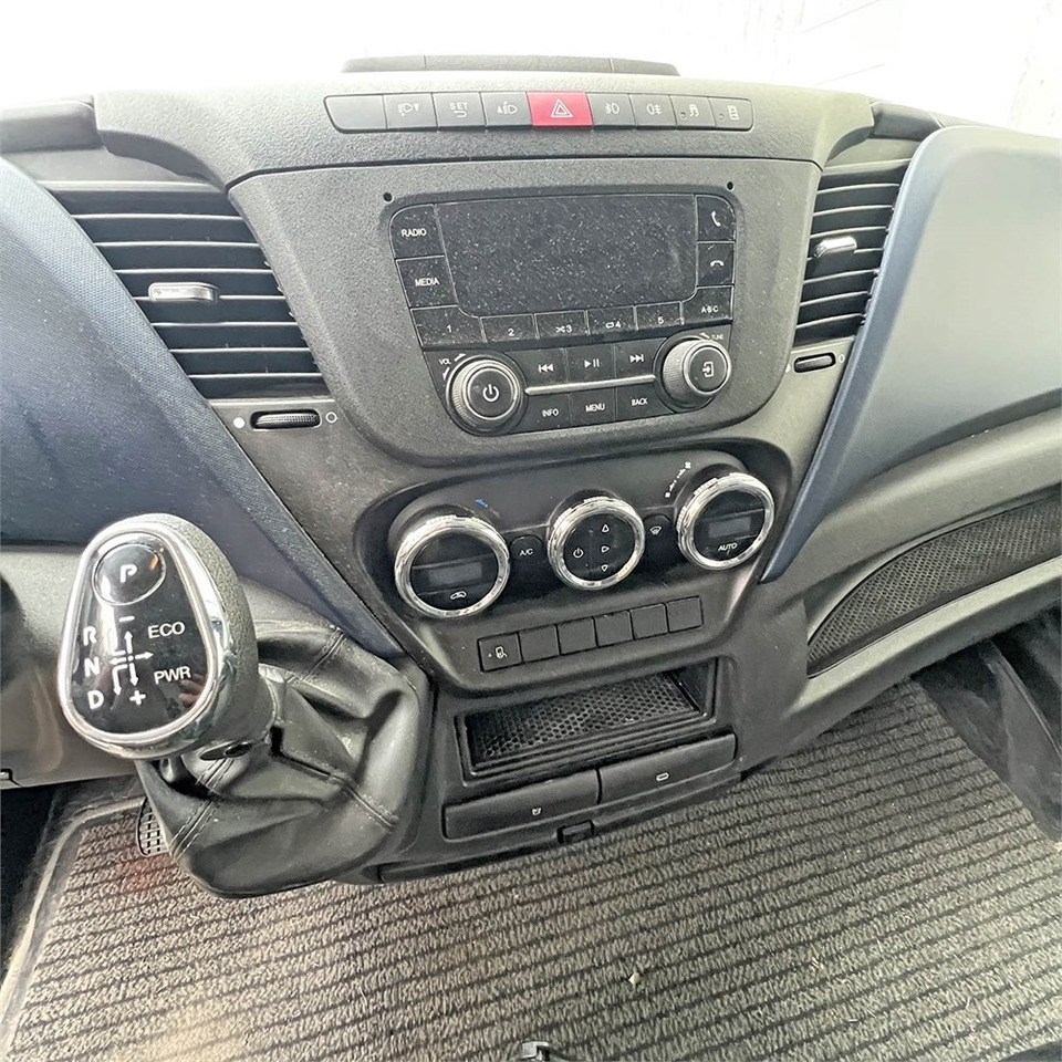 Leasing de Iveco 35s18 Iveco 35s18: foto 15