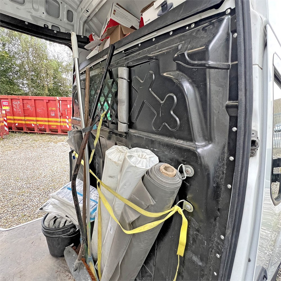 Leasing de Iveco 35s18 Iveco 35s18: foto 35
