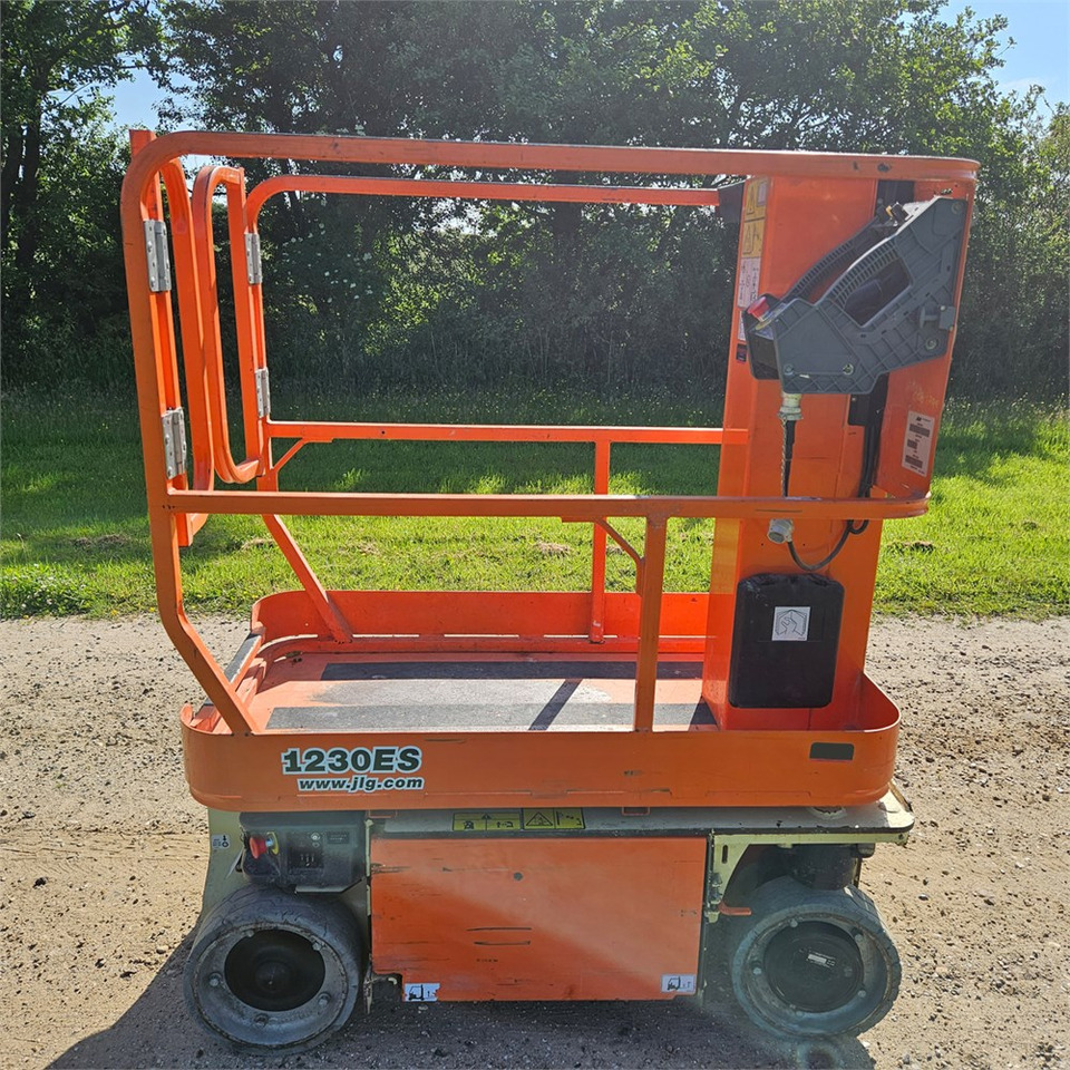 JLG 1230 ES - Plataforma de mástil vertical: foto 5 JLG 1230 ES - Plataforma de mástil vertical: foto 5