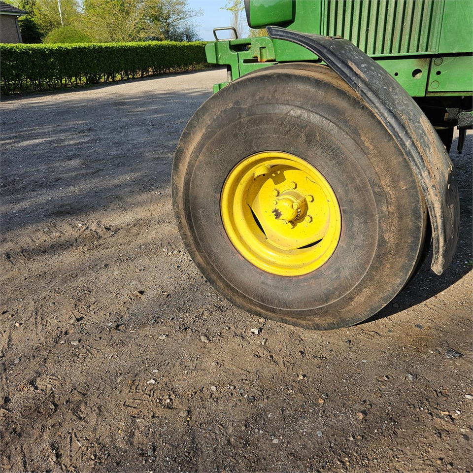 Tractor John Deere 2040: foto 23