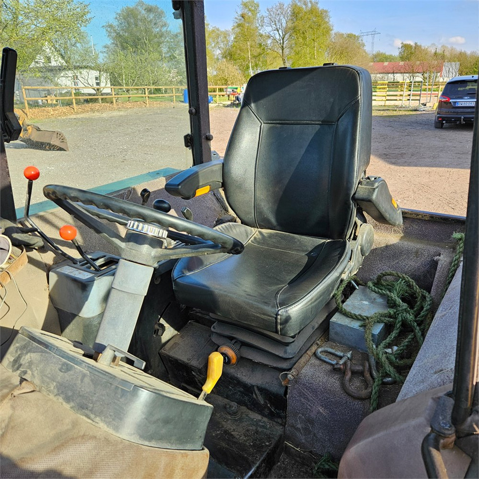 Tractor John Deere 2040: foto 8