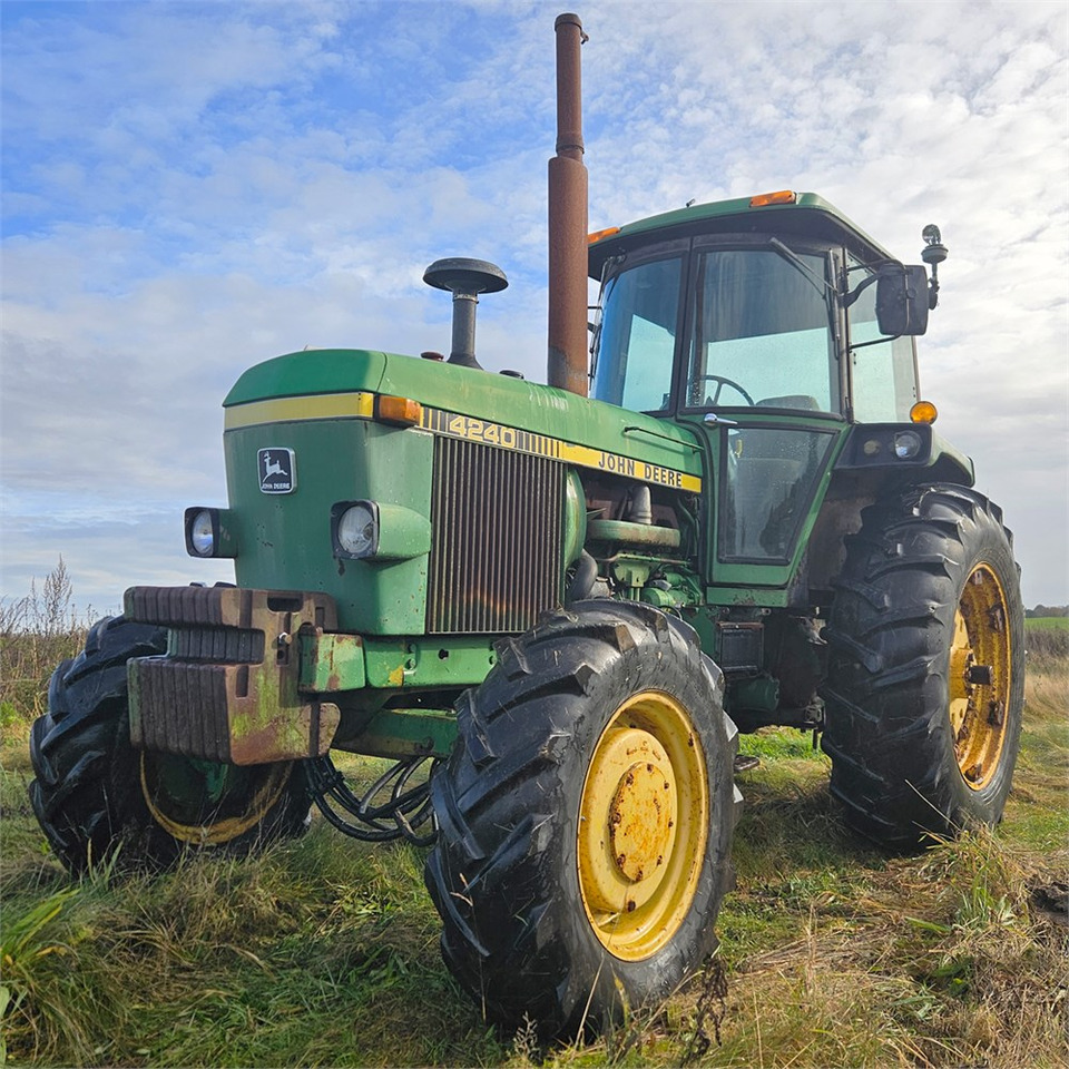 John Deere 4240 - Tractor: foto 1 John Deere 4240 - Tractor: foto 1