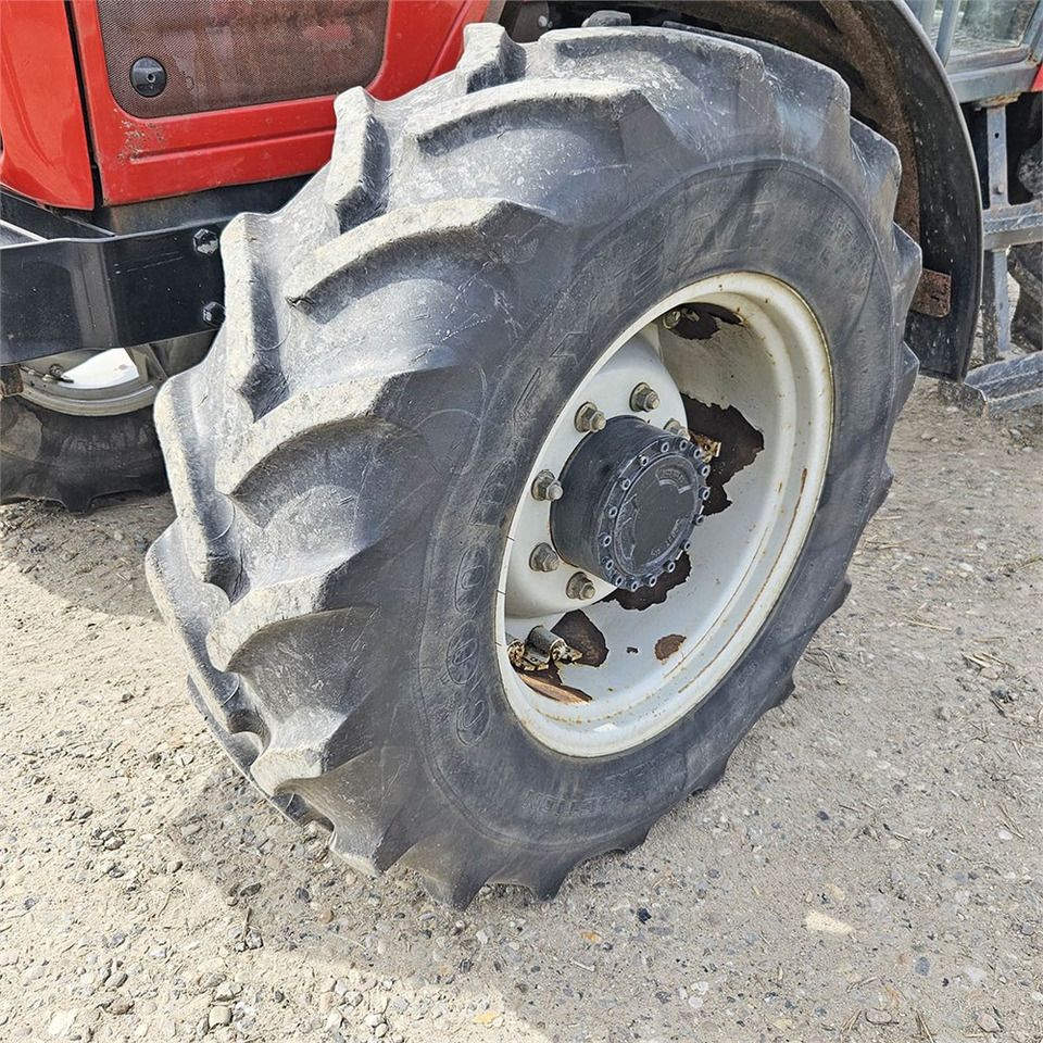 Tractor Massey Ferguson 4245: foto 31