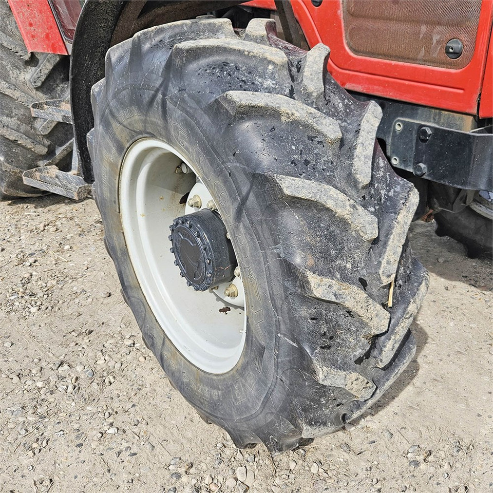 Tractor Massey Ferguson 4245: foto 32