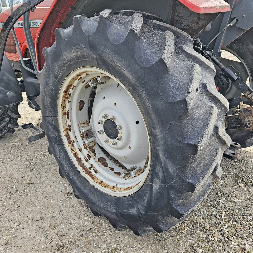 Tractor Massey Ferguson 4245: foto 29