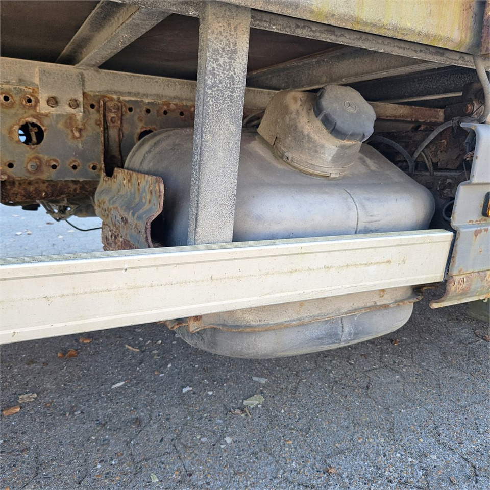 Camión caja abierta Mercedes ATEGO 817: foto 24