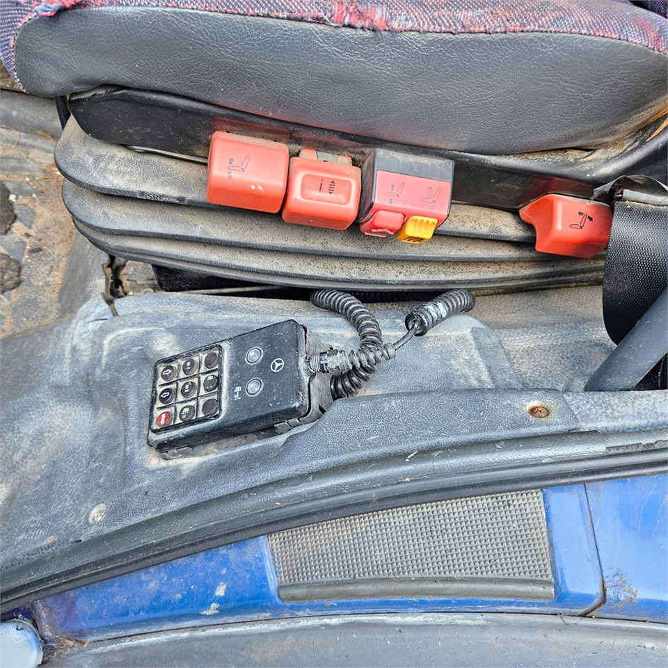 Camión caja abierta Mercedes ATEGO 817: foto 13