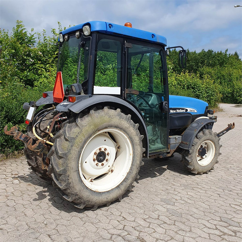 New Holland TN75 V - Tractor: foto 4 New Holland TN75 V - Tractor: foto 4