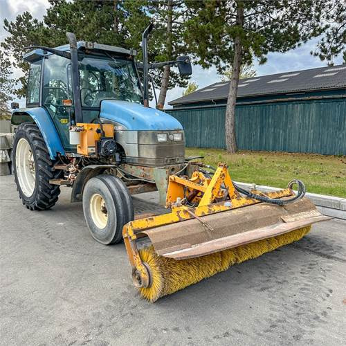 New Holland TS90 - Tractor: foto 1 New Holland TS90 - Tractor: foto 1