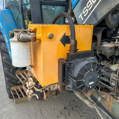Tractor New Holland TS90: foto 31