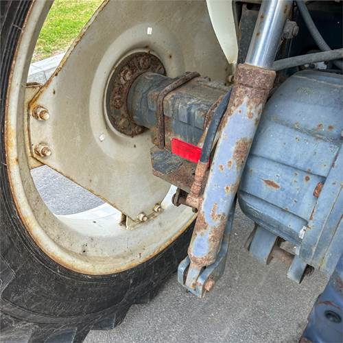 Tractor New Holland TS90: foto 39
